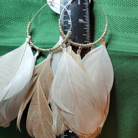 Three Pairs of Click Six Feathered Earrings! - Picture 8 of 15